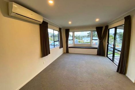 Photo of property in 24 West Harbour Drive, West Harbour, Auckland, 0618