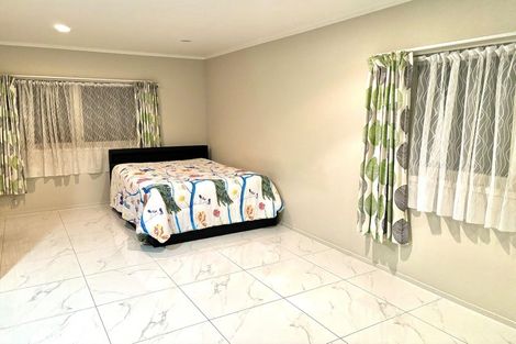 Photo of property in 40 Spence Road, Henderson, Auckland, 0612