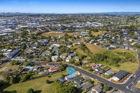 Photo of property in 39 Totaravale Drive, Totara Vale, Auckland, 0629