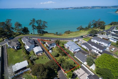 Photo of property in 58 Marine Parade, Mellons Bay, Auckland, 2014