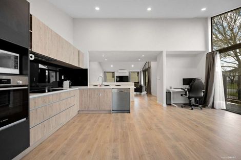 Photo of property in 21 Eastview Road, Glen Innes, Auckland, 1072