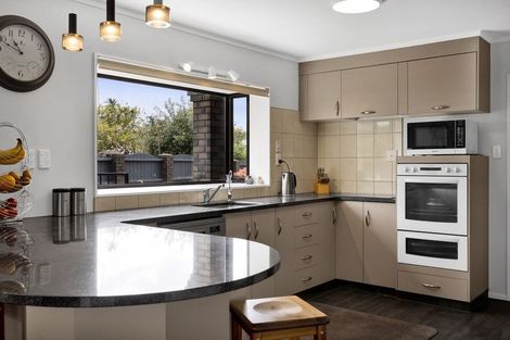 Photo of property in 11 County Drive, Hawera, 4610