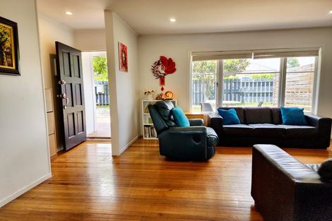 Photo of property in 4 Paton Avenue, Te Atatu South, Auckland, 0610
