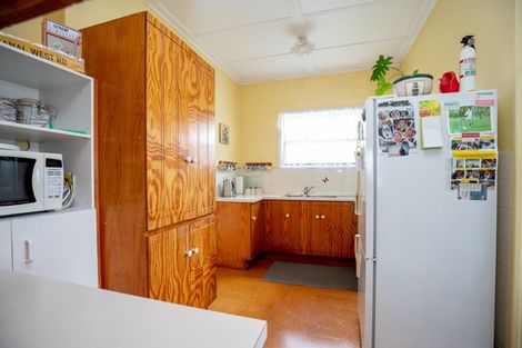 Photo of property in 18 Canal West Road, Waitakaruru, Thames, 3576