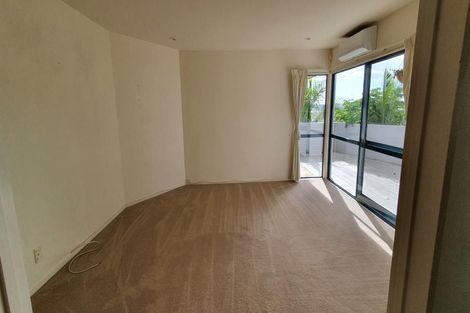 Photo of property in 19 Mandeville Place, Unsworth Heights, Auckland, 0632