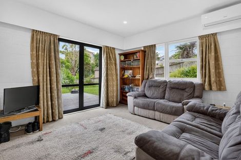 Photo of property in 12 Garmons Way, Castor Bay, Auckland, 0620