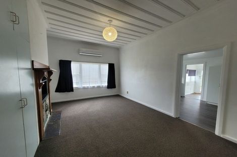 Photo of property in 6 Julian Street, Eltham, 4322