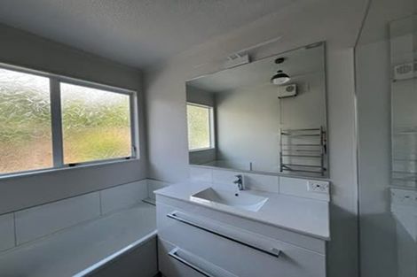 Photo of property in 1a He Awa Crescent, Waikanae, 5036