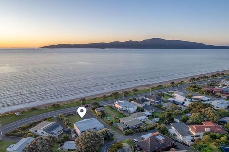 Photo of property in 104 Marine Parade, Paraparaumu Beach, Paraparaumu, 5032