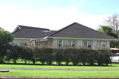 Photo of property in 90 Beach Road, Te Atatu Peninsula, Auckland, 0610