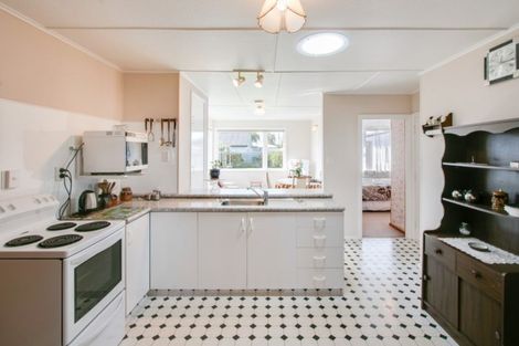 Photo of property in 14 Shackleton Street, Maraenui, Napier, 4110