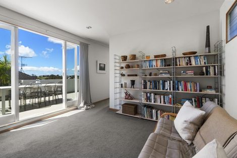 Photo of property in 41 Old Lake Road, Narrow Neck, Auckland, 0624