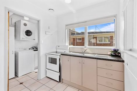 Photo of property in 2/21 Seaview Road, Glenfield, Auckland, 0629