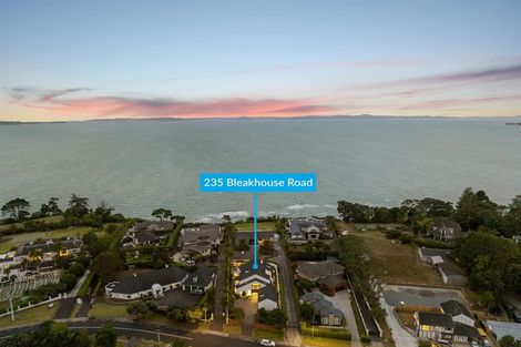 Photo of property in 235 Bleakhouse Road, Mellons Bay, Auckland, 2014
