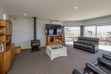 Photo of property in 14 Marine Parade South, Foxton Beach, Foxton, 4815