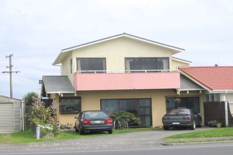 Photo of property in 208 Marine Parade, Mount Maunganui, 3116