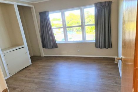 Photo of property in 13 Emirau Place, Glenfield, Auckland, 0629