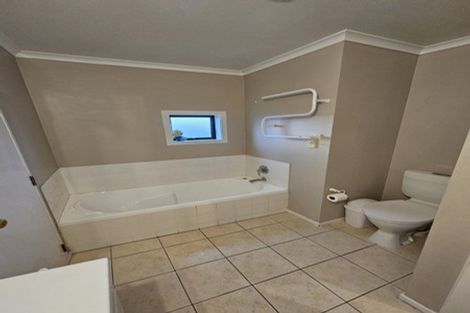 Photo of property in Tuscany Towers, 84/1 Ambrico Place, New Lynn, Auckland, 0600