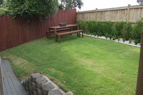 Photo of property in 1/51 Target Road, Totara Vale, Auckland, 0629