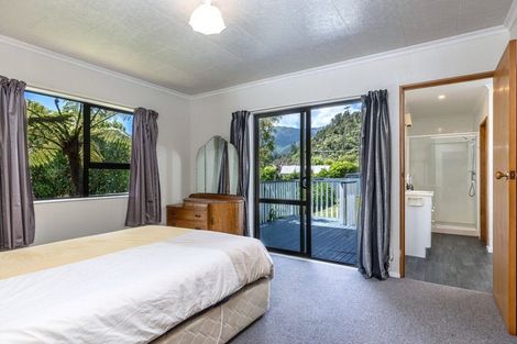 Photo of property in 11 Okiwi Crescent, Okiwi Bay, French Pass, 7193