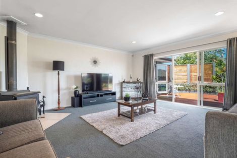 Photo of property in 22 Waitoa Street, Waiuku, 2123