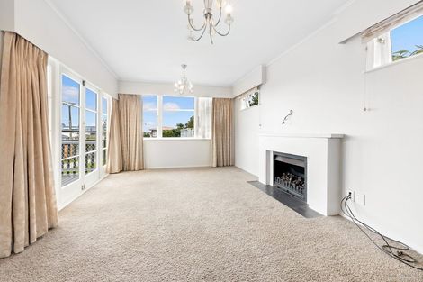 Photo of property in 27 Woodford Avenue, Henderson, Auckland, 0610