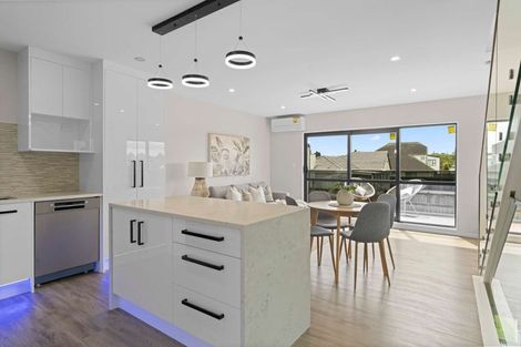 Photo of property in 6/18 Hutchinsons Road, Bucklands Beach, Auckland, 2014