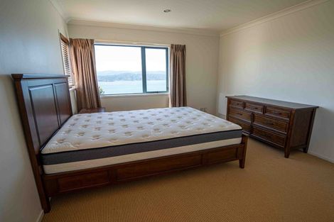 Photo of property in 40 Dress Circle, Newlands, Wellington, 6037