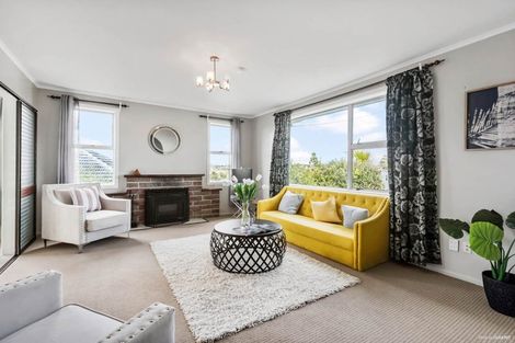 Photo of property in 12 Limmer Place, Browns Bay, Auckland, 0632