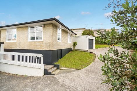 Photo of property in 3/10 Coroglen Avenue, Birkenhead, Auckland, 0626