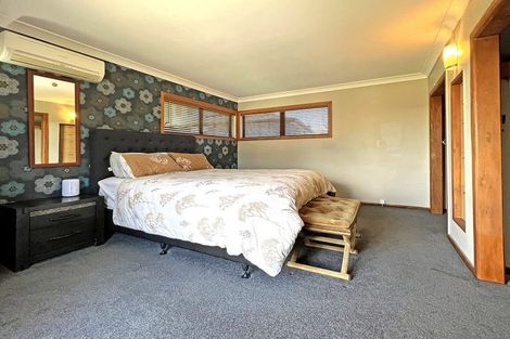 Photo of property in 2 Lincoln Road, Manurewa East, Auckland, 2102