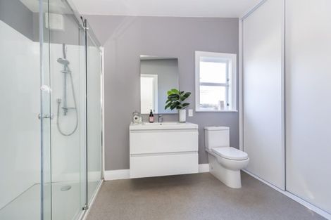 Photo of property in 203 Sutherland Road, Lyall Bay, Wellington, 6022