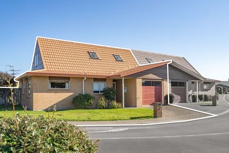 Photo of property in Holdsworth Villas, 1/2 William Donald Drive, Solway, Masterton, 5810