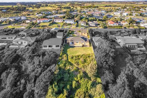 Photo of property in 107 Karaka Street, Castlecliff, Whanganui, 4501