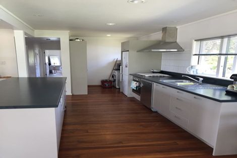 Photo of property in 17 Vandeleur Avenue, Birkdale, Auckland, 0626