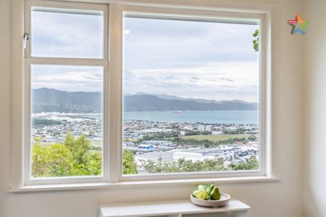 Photo of property in 20 Walnut Way, Maungaraki, Lower Hutt, 5010