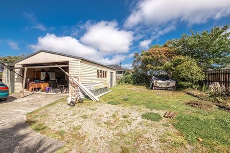 Photo of property in 11 Ngahue Crescent, Carters Beach, Westport, 7825