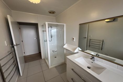 Photo of property in 19 Sartors Avenue, Northcross, Auckland, 0630