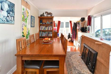 Photo of property in 47 Wade River Road, Stanmore Bay, Whangaparaoa, 0932
