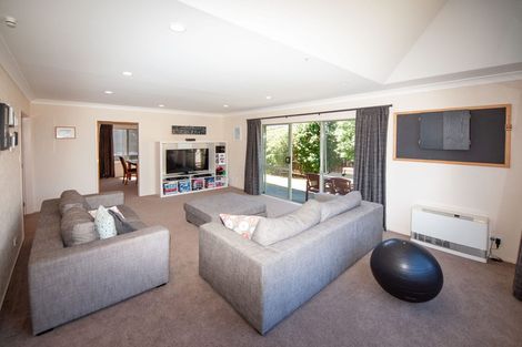 Photo of property in 10 Marford Grove, Churton Park, Wellington, 6037