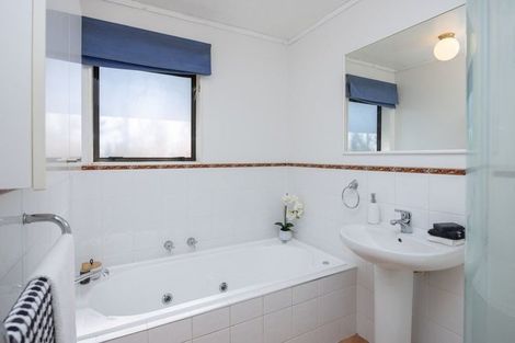 Photo of property in 2 Horoeka Court, Pukete, Hamilton, 3200