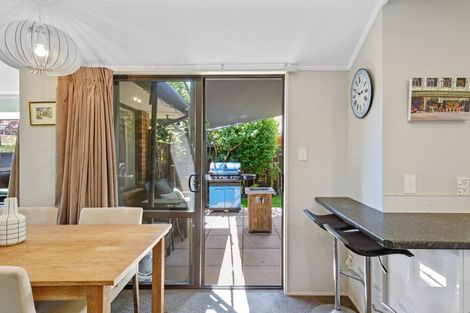 Photo of property in 15 Castle Way, Beckenham, Christchurch, 8023