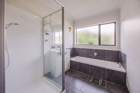 Photo of property in 9 Wairua Place, Pukekohe, 2120