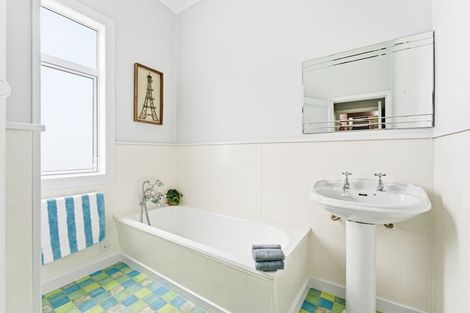 Photo of property in 52 Parsons Street, Saint Johns Hill, Whanganui, 4501