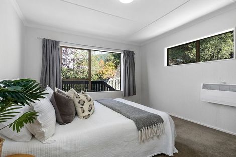 Photo of property in 44 Wynyard Crescent, Fernhill, Queenstown, 9300