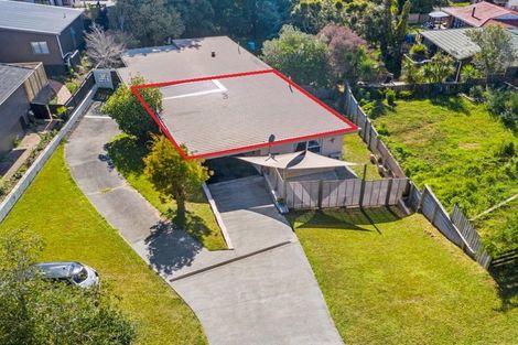 Photo of property in 1/2 Flavia Close, Torbay, Auckland, 0630