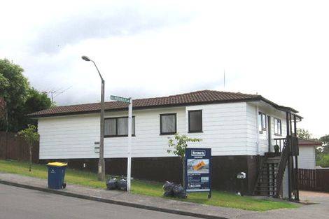 Photo of property in 2/19 Holmes Drive South, Massey, Auckland, 0614