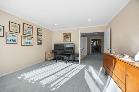 Photo of property in 46 Whiting Grove, West Harbour, Auckland, 0618