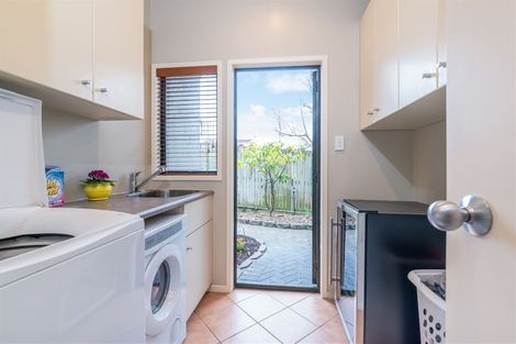 Photo of property in 2/13 Quebec Road, Milford, Auckland, 0620