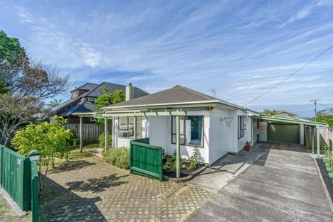 Photo of property in 17 Gladstone Road, Northcote, Auckland, 0627